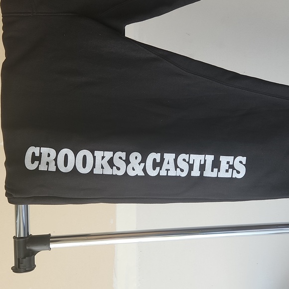 Crooks and castles Chicago bulls t-shirt and sweat pants combo - Picture 6 of 9